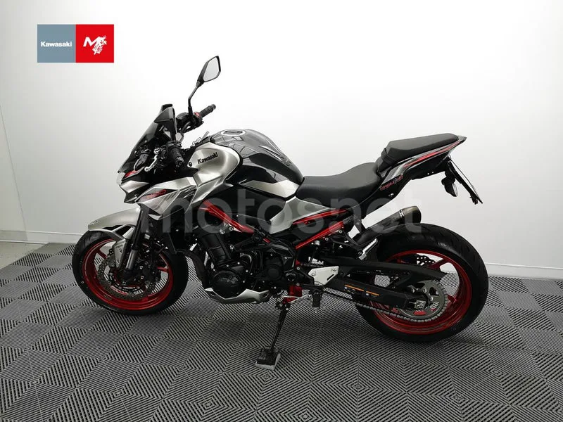 Kawasaki Z900 - Vista 16