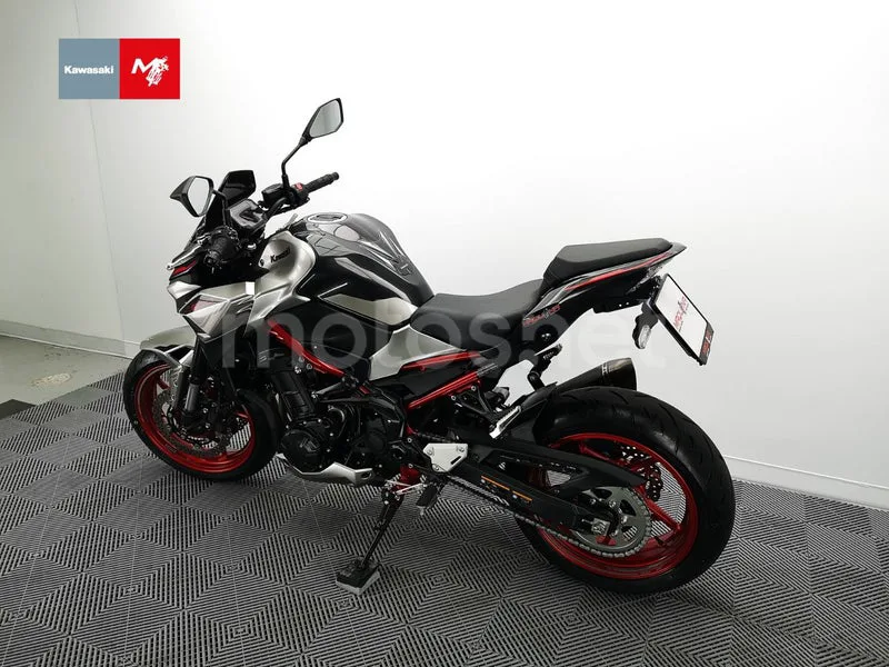 Kawasaki Z900 - Vista 17