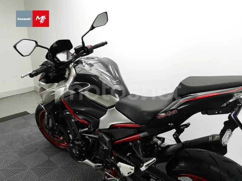 Kawasaki Z900 - Vista 19