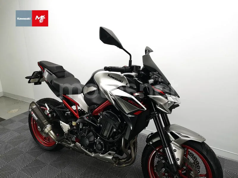 Kawasaki Z900 - Vista 3