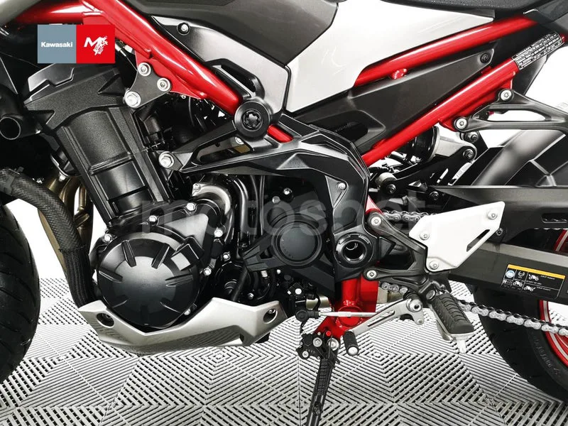 Kawasaki Z900 - Vista 22