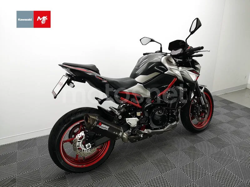 Kawasaki Z900 - Vista 5