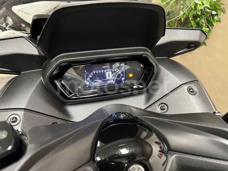 Yamaha XMAX 125 - Vista 6