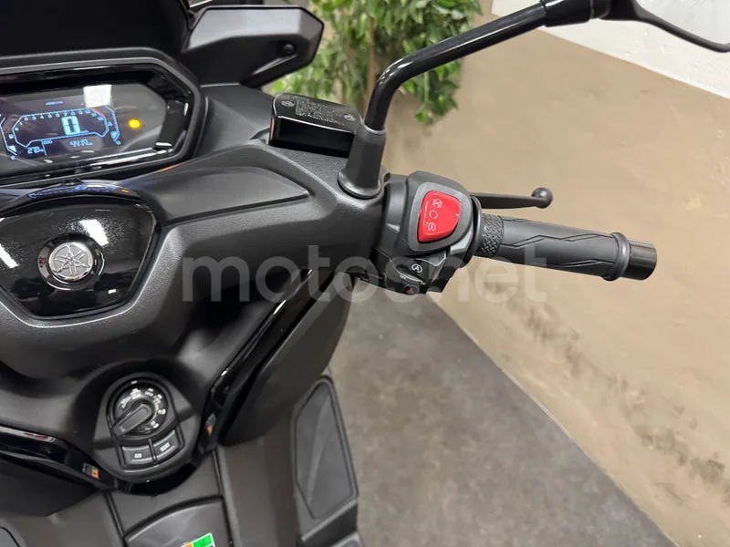 Yamaha XMAX 125 - Vista 8