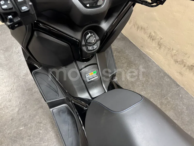 Yamaha XMAX 125 - Vista 9