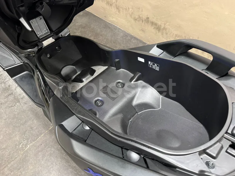 Yamaha XMAX 125 - Vista 10