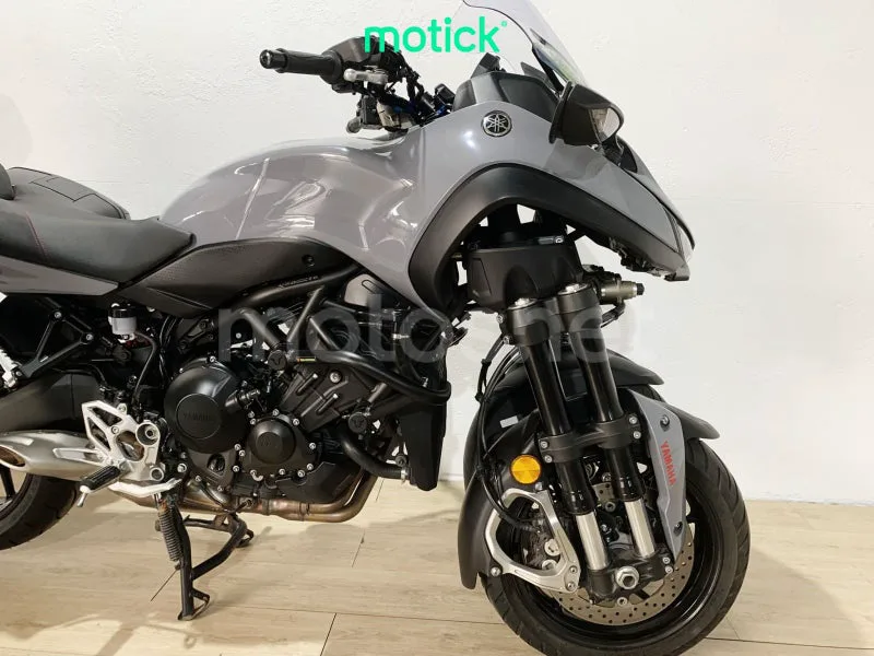 Yamaha Niken - Vista 3