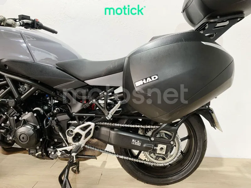 Yamaha Niken - Vista 7