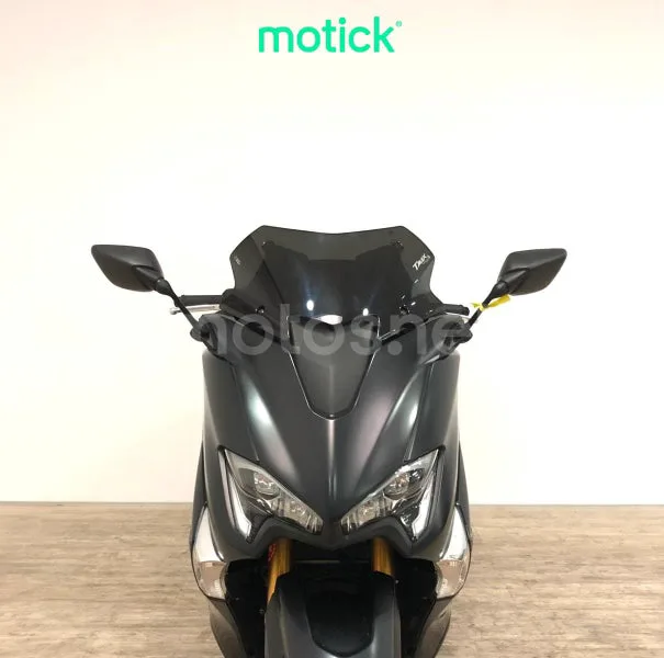 Yamaha TMAX - Vista 9