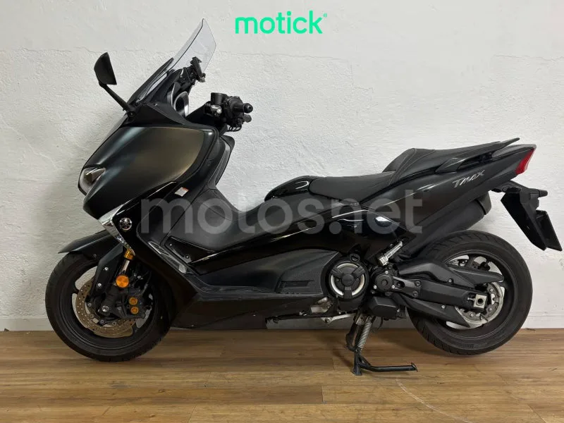 Yamaha TMAX - Vista 5