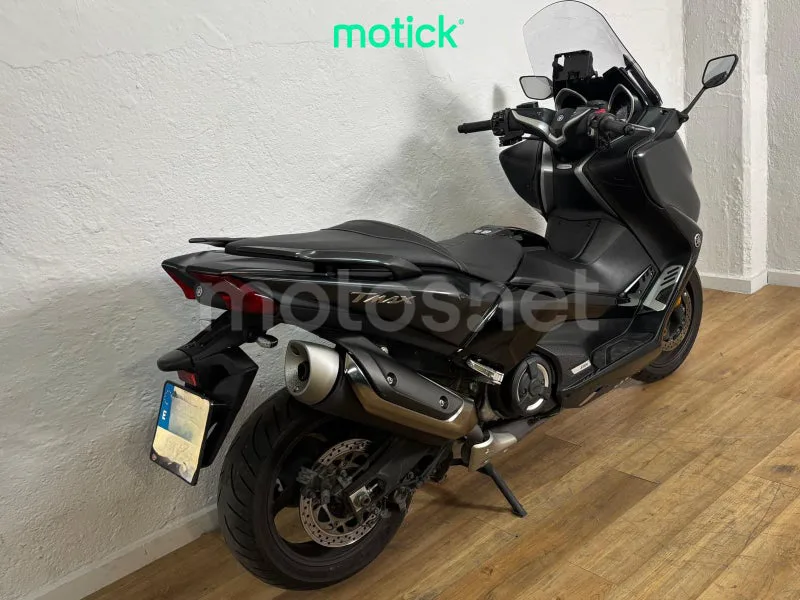 Yamaha TMAX - Vista 8
