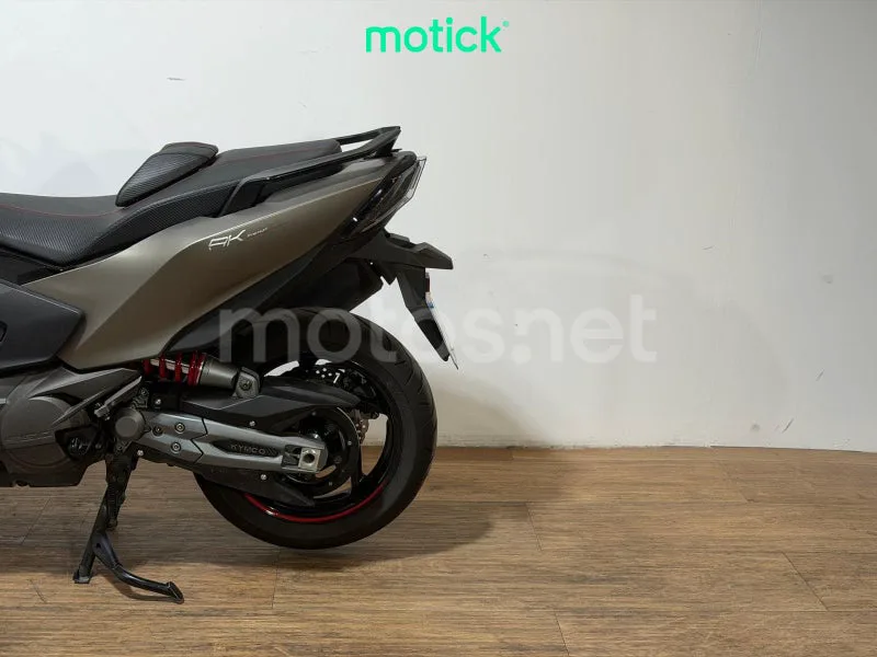 Kymco AK 550 - Vista 9