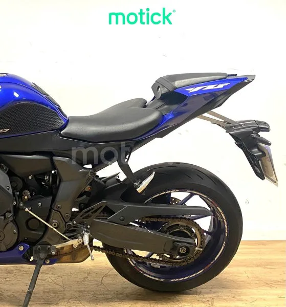 Yamaha YZF-R7 - Vista 9