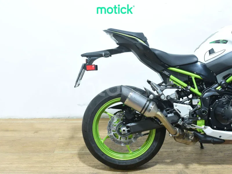 Kawasaki Z900 - Vista 3