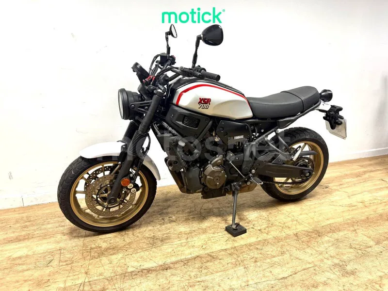 Yamaha XSR700 - Vista 11