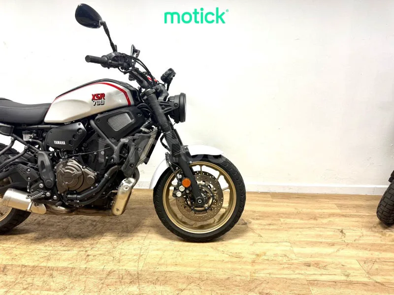 Yamaha XSR700 - Vista 3