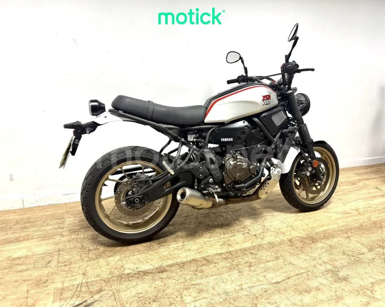 Yamaha XSR700 - Vista 9
