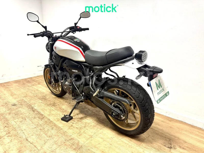 Yamaha XSR700 - Vista 10
