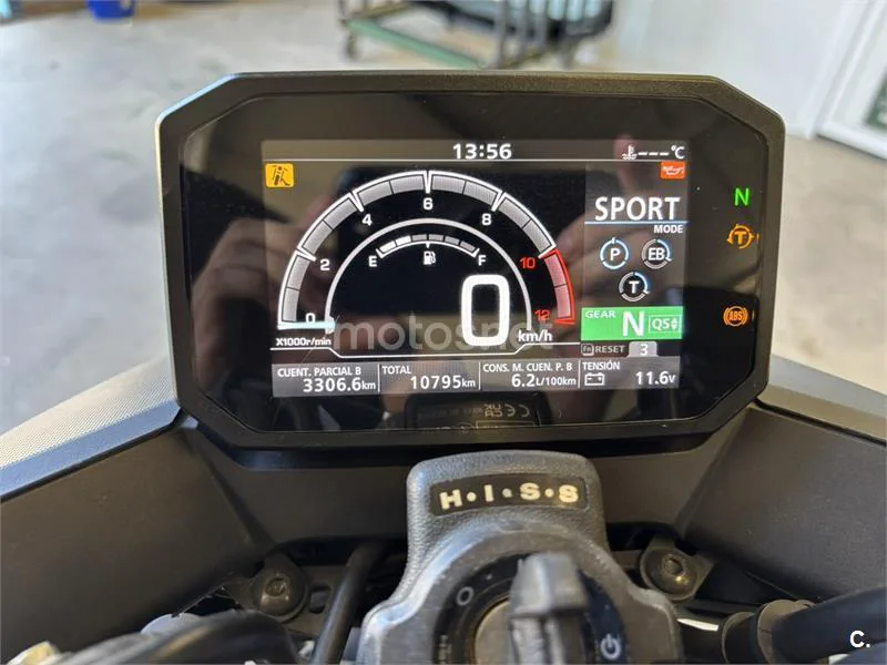 Honda CB750 Hornet - Vista 12