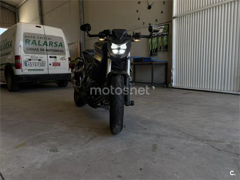 Honda CB750 Hornet - Vista 13