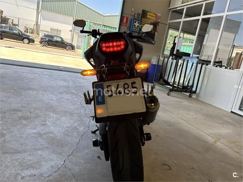 Honda CB750 Hornet - Vista 14