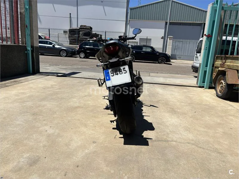 Honda CB750 Hornet - Vista 4