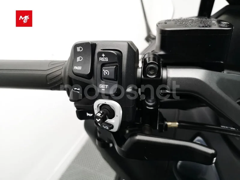 Yamaha TMAX - Vista 11