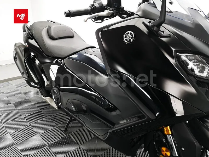 Yamaha TMAX - Vista 14