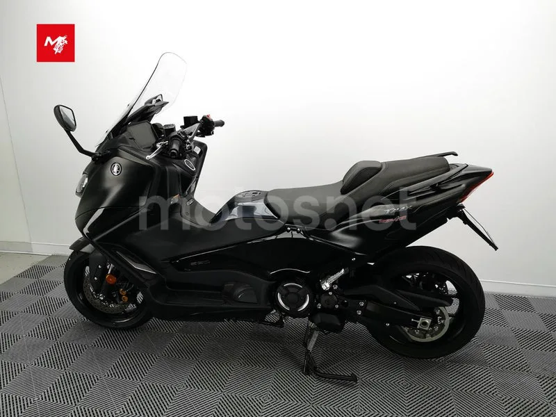 Yamaha TMAX - Vista 16