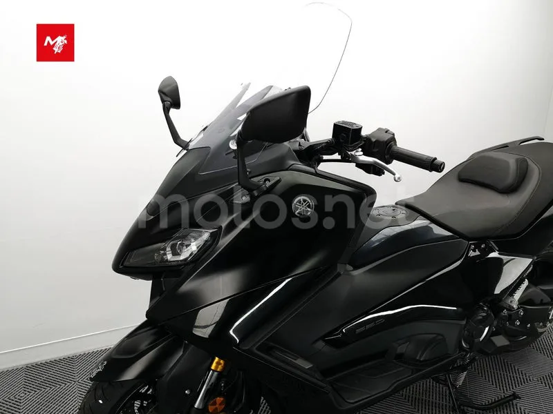 Yamaha TMAX - Vista 19