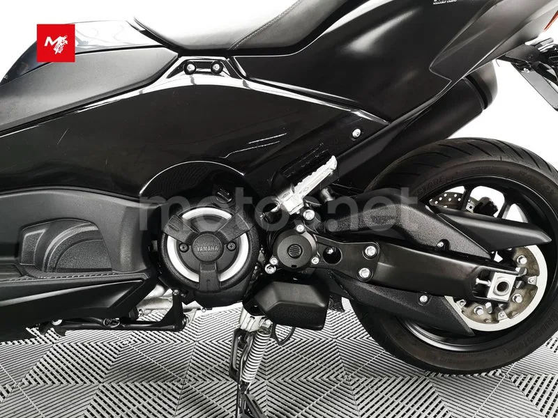 Yamaha TMAX - Vista 21