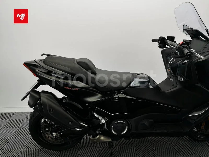 Yamaha TMAX - Vista 7