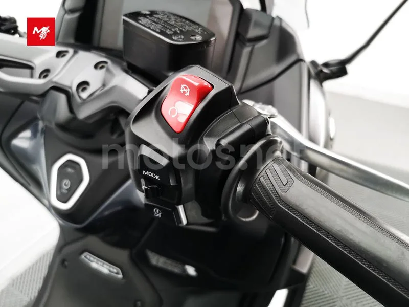 Yamaha TMAX - Vista 10