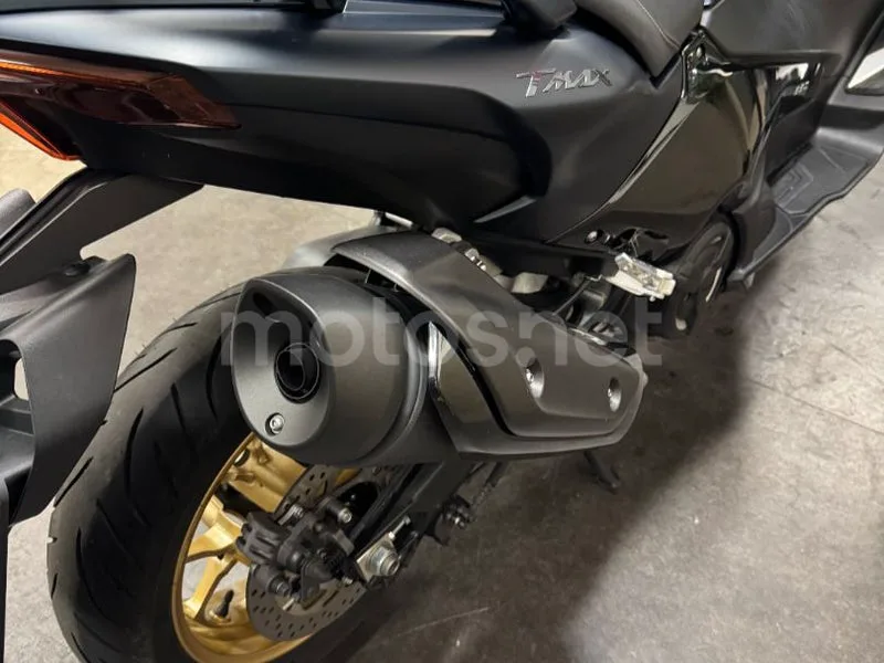 Yamaha TMAX - Vista 13