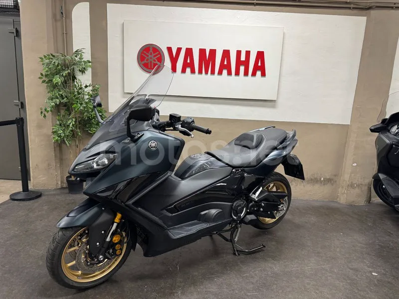 Yamaha TMAX - Vista 3