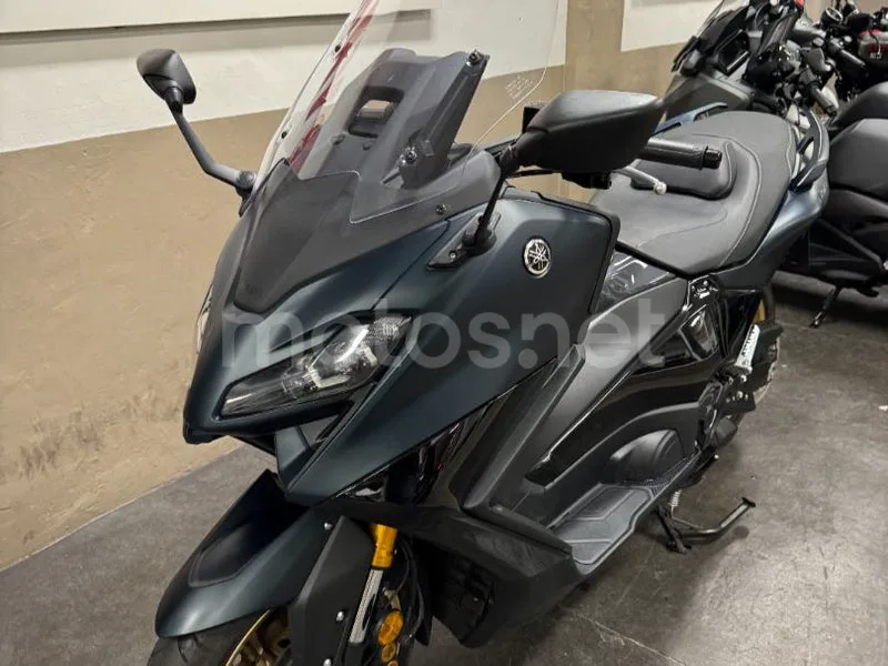 Yamaha TMAX - Vista 7