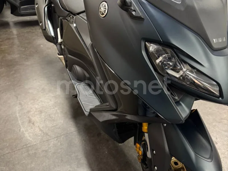Yamaha TMAX - Vista 8