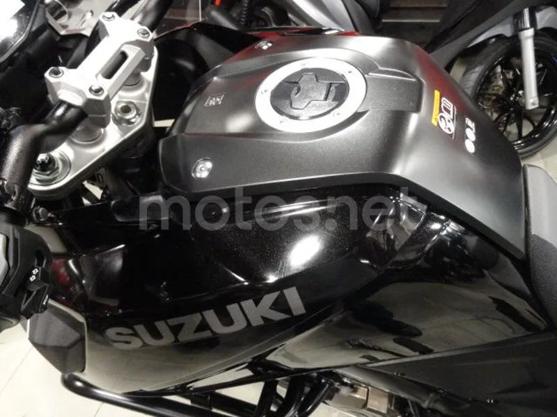 Suzuki V-Strom 1050 - Vista 11