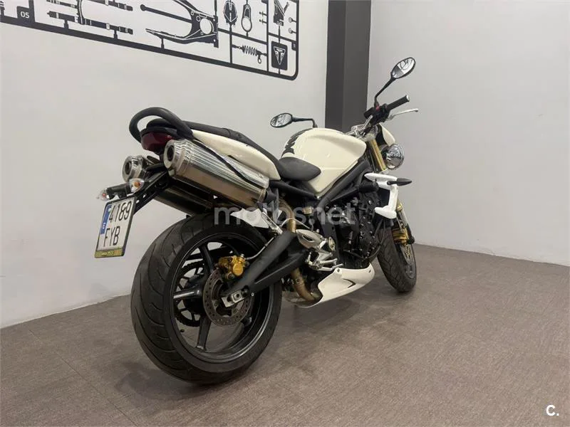 Triumph Street Triple - Vista 3