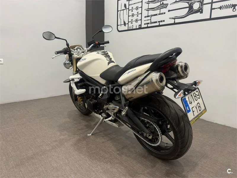 Triumph Street Triple - Vista 4