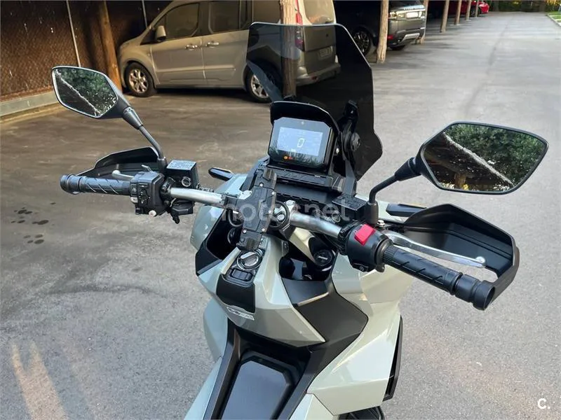 Honda ADV350 - Vista 7