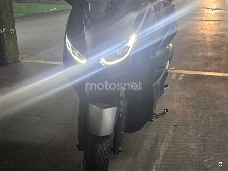 Yamaha XMAX 125 - Vista 5