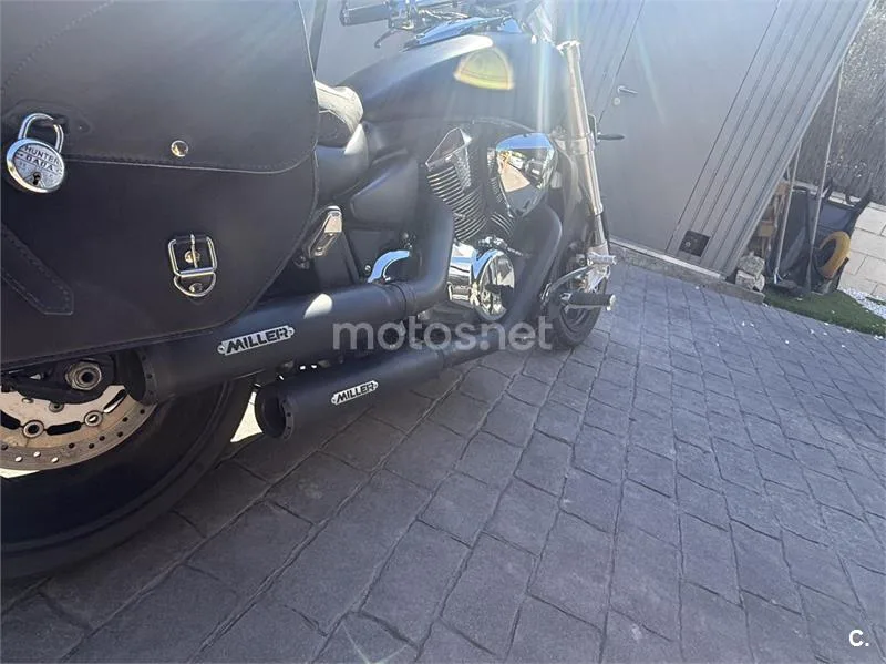 Suzuki Intruder M1800R - Vista 3