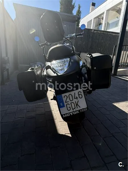 Suzuki Intruder M1800R - Vista 4