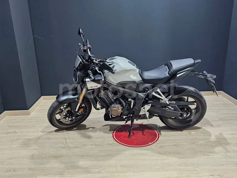 Honda CB650R - Vista 3