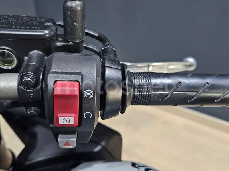 Honda CB650R - Vista 5