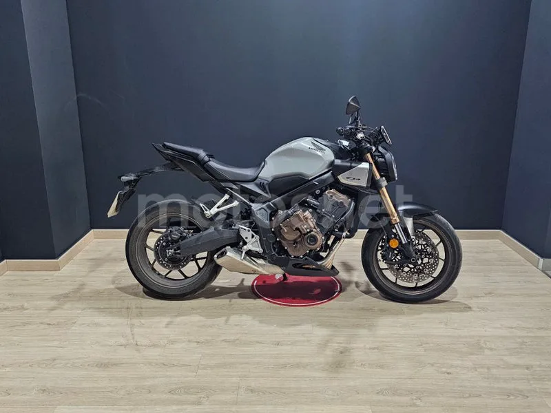 Honda CB650R - Vista 8
