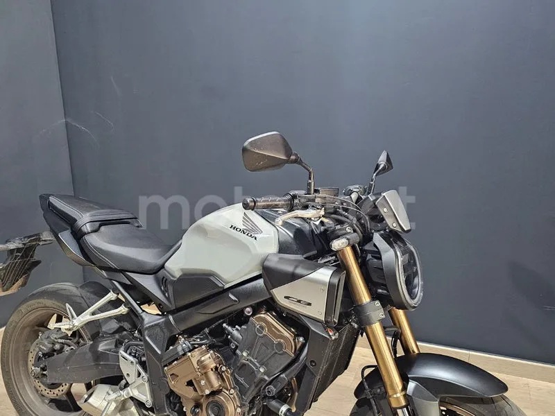 Honda CB650R - Vista 9