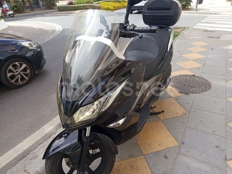 Kawasaki J300 - Vista 4