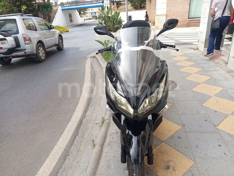 Kawasaki J300 - Vista 6
